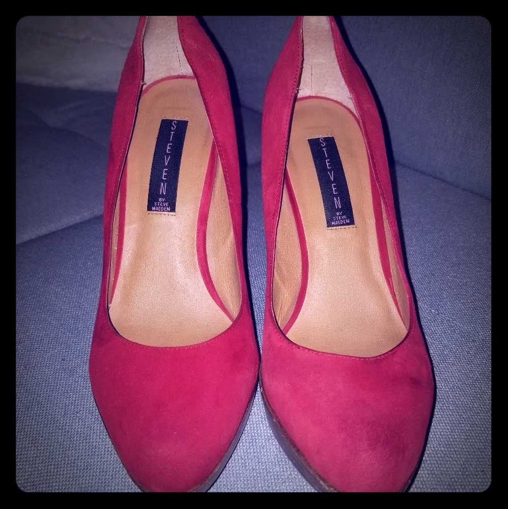 "Steven" red suede heels with wooden heel